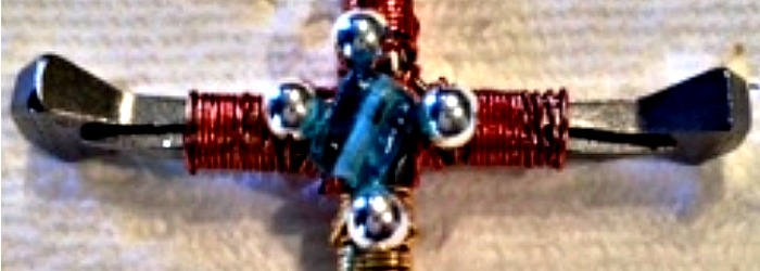 How to Make a Horseshoe Nail Cross - These beautiful horseshoe nail crosses make a beautiful takeaway for the ladies at your retreat.